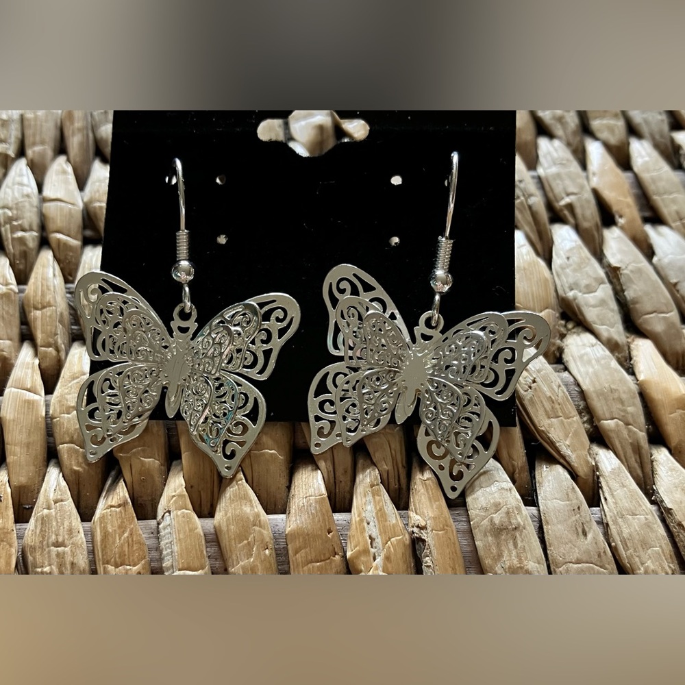 3 Dimensional Butterfly Earrings, Silvertone, Filigree, Fish Wire, Approx. 1”x1”